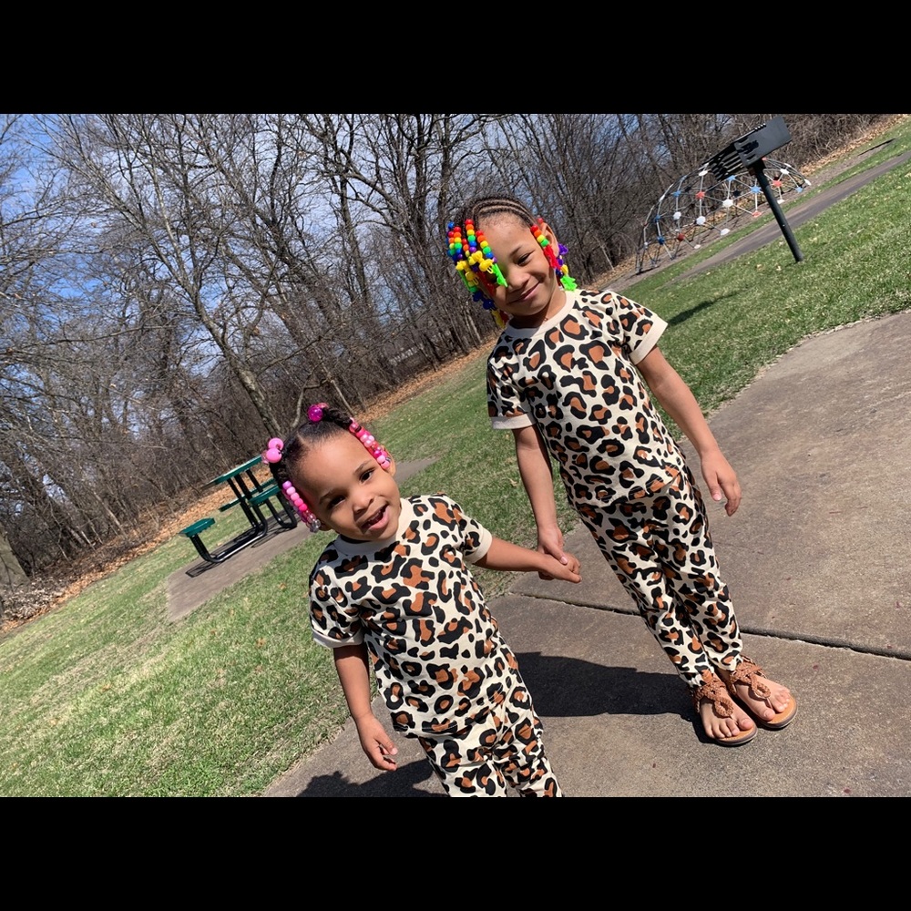 Leopard 2 piece set